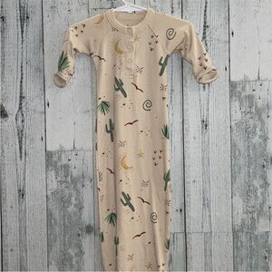 Goumi x Babylist 0-3 month knotted gown EUC